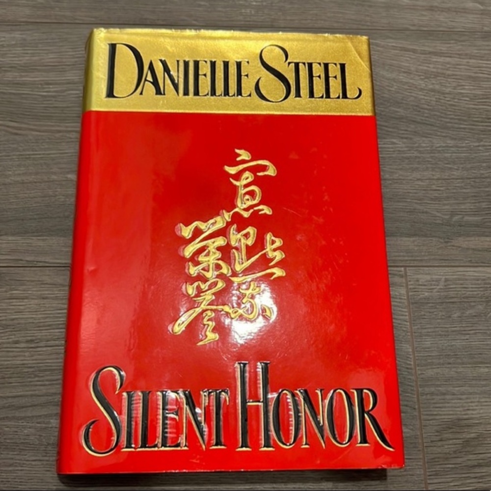 ⭐️3 for $25⭐️ Hardcover | Silent Honor by Danielle Steel